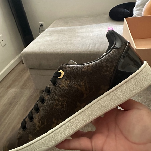 Louis Vuitton sneakers - Picture 1 of 10